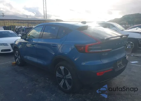 2023 Volvo C40 Recharge Pure Electric Twin Plus z USA, uszkodzony, nr VIN YV4ED3GL6P2065331